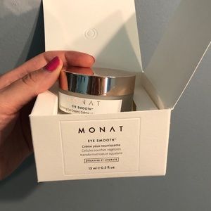 Monat Eye Smooth